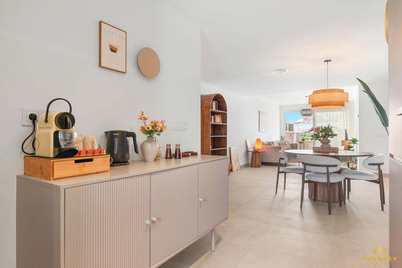 Koffiehoek met Nespresso en waterkoker